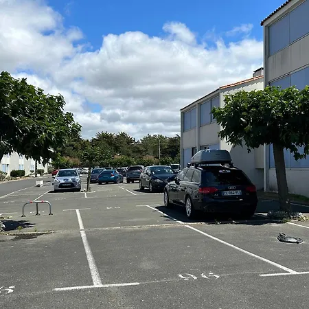 1 Front De Avec Balcon Et Parking A St Hilaire De Riez - Fr-1-652-38